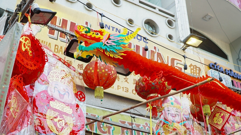 Linh vật của năm Giáp Thìn 2024 là rồng, vì vậy, đa số sản phẩm ở đây đều mang hình ảnh của rồng với mục đích cầu may mắn, vạn sự như ý.