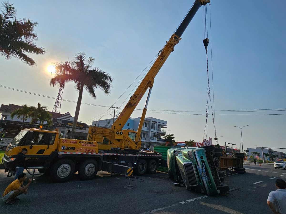 Đến khoảng 17h chiều 20/2, công tác cứu hộ vẫn đang được triển khai.