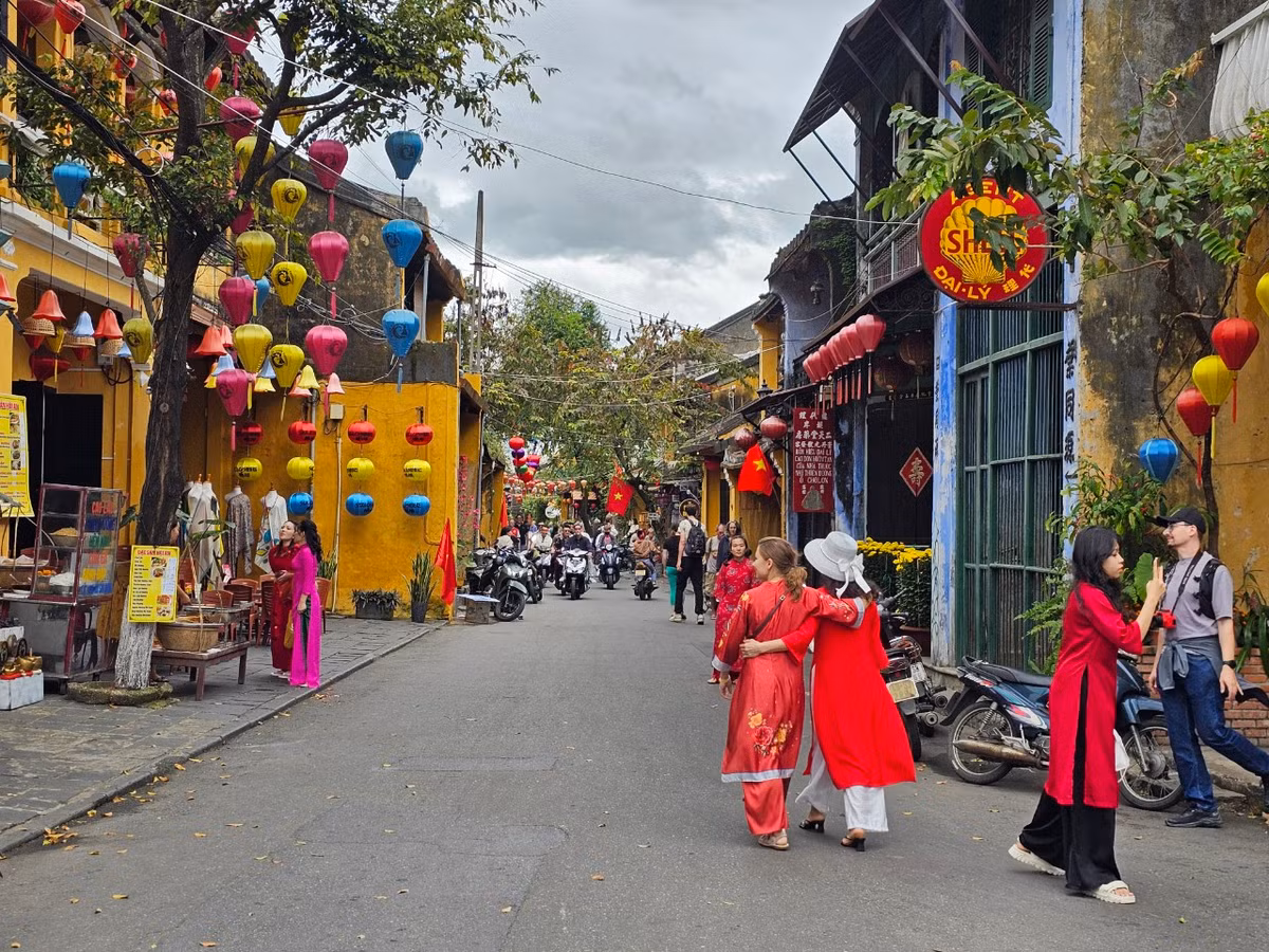 Hội An mang đến cho du khách một cảm xúc ấm áp, bình an, hạnh phúc thời điểm đón chào năm mới.