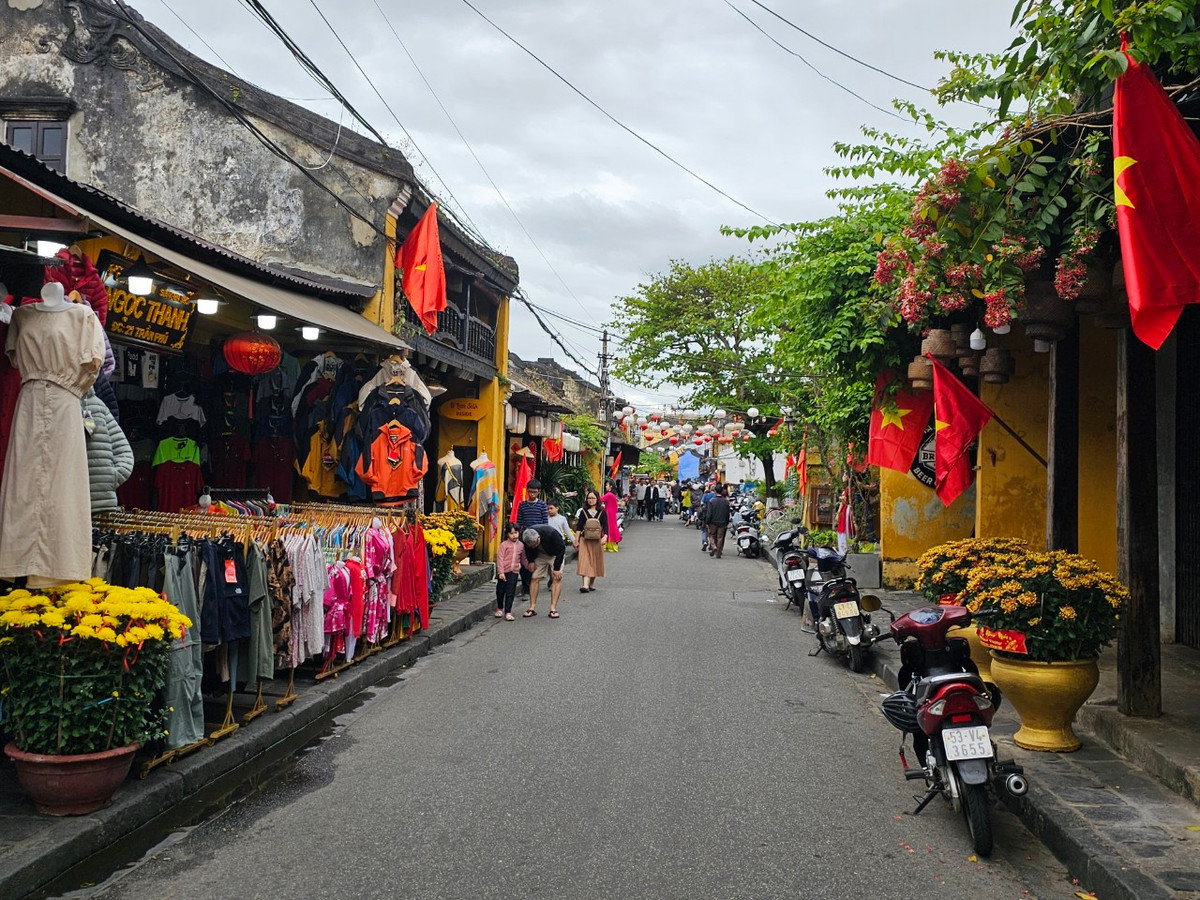 Khong khi Tet co truyen o pho co Hoi An