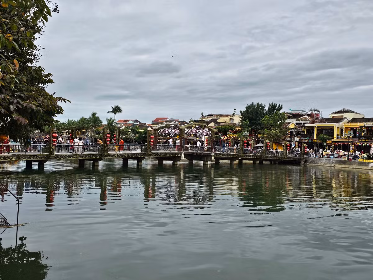 Một góc Hội An yên bình bên dòng sông Hoài thơ mộng.