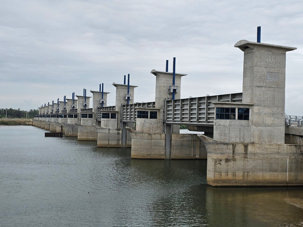  Dự án Đập dâng hạ lưu sông Trà Khúc được xây dựng tại xã Tịnh An và Nghĩa Dũng, thành phố Quảng Ngãi. Đập dâng cách cầu Trà Khúc 2 khoảng 3,2km về phía hạ lưu.