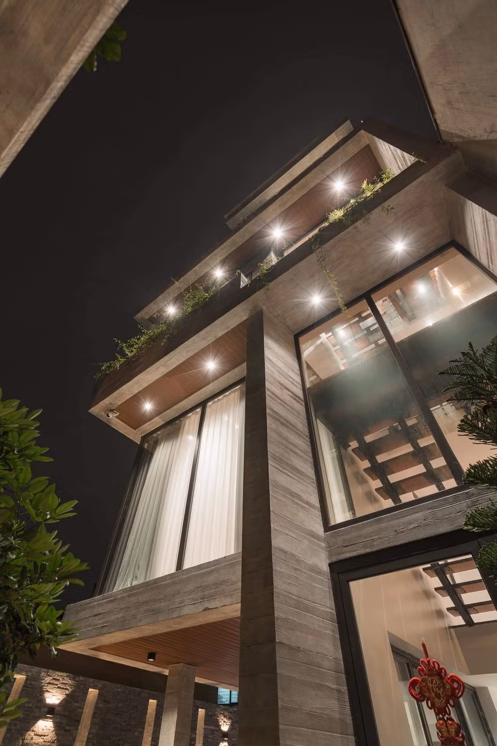 Hệ thống đèn giúp khối hình được rõ nét