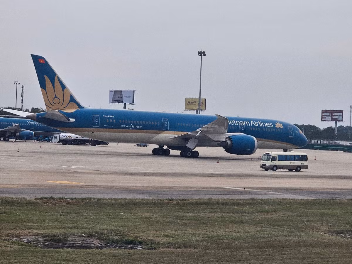 Riêng chặng Đà Nẵng đi TP HCM đã hết vé cho đến ngày 19/2 (mùng 10 tháng Giêng). Sau ngày 19/2, vé một chiều các chặng đến TP HCM có giá từ vài triệu đồng trở lên.