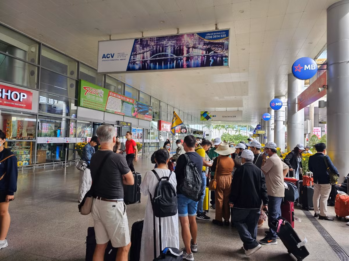 Trong dịp Tết Nguyên đán Giáp Thìn 2024, tổng lượng khách tham quan, du lịch Đà Nẵng ước đạt hơn 400 nghìn lượt khách, tăng 37% so với cùng kỳ năm 2023.