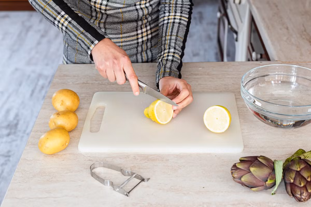 Thớt nhựa - đồ dùng nhà bếp chứa nhiều nguy cơ về sức khỏe - Hình 2 Thot nhua - do dung nha bep chua nhieu nguy co ve suc khoe-Hinh-2