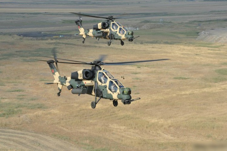 Một pháo xoay 3 nòng cỡ 20mm với 500 viên đạn được bố trí ở mũi máy bay để tiêu diệt sinh lực địch.