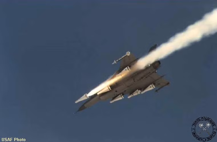 Cụ thể tỷ lệ trúng mục tiêu của loại tên lửa này lên tới 90%, AGM-65 được xem là tên lửa không đối đất thành công nhất của nước Mỹ.