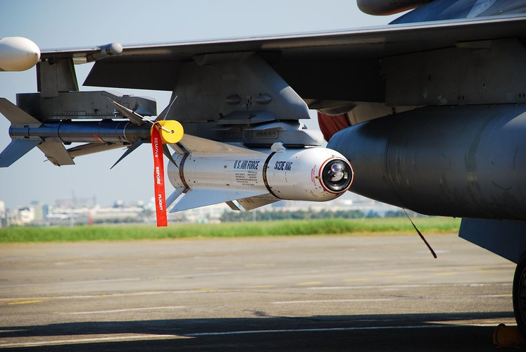 Chúng chính thức được đưa vào phục vụ trong Không quân Mỹ trong tháng 8 năm 1972.