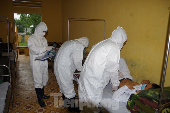 Cuộc diễn tập được thực hiện cùng lúc với các đơn vị quân đội với gần 6000 đồng chí tham gia nhằm thống nhất trình tự nội dung, phương pháp chỉ huy, điều hành phòng chống dịch ở các cấp độ. Ảnh: Tiền Phong.