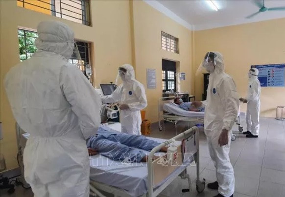 Quân đoàn 1: Triển khai các phân đội phòng, chống dịch cơ động thực hành cách ly, theo dõi quân nhân có triệu chứng sốt, ho, khó thở, nghi ngờ nhiễm bệnh COVID-19 (tại Đại đội 24: 20 người, tại Tiểu đoàn 9, Trung đoàn 102, Sư đoàn 308 cách ly số người còn lại). Ảnh: TTXVN.