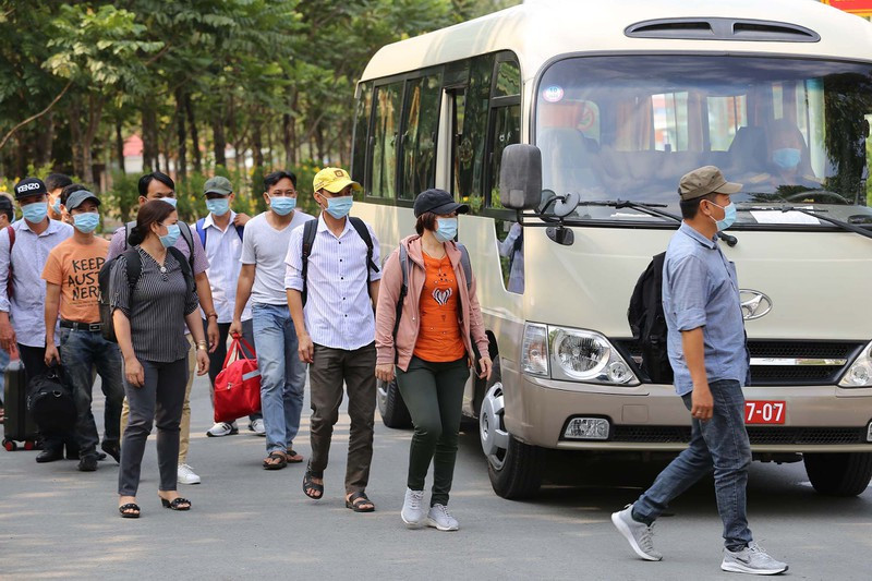 Theo Bộ Quốc phòng, diễn tập lần này nhằm thống nhất trình tự nội dung, phương pháp phòng, chống khi có tình huống dịch COVID-19 ở các cấp độ; nâng cao năng lực chỉ huy, chỉ đạo, phối hợp, hiệp đồng, tổ chức chuẩn bị và thực hành phòng, chống dịch. Ảnh: Hoàng Giang/PLO