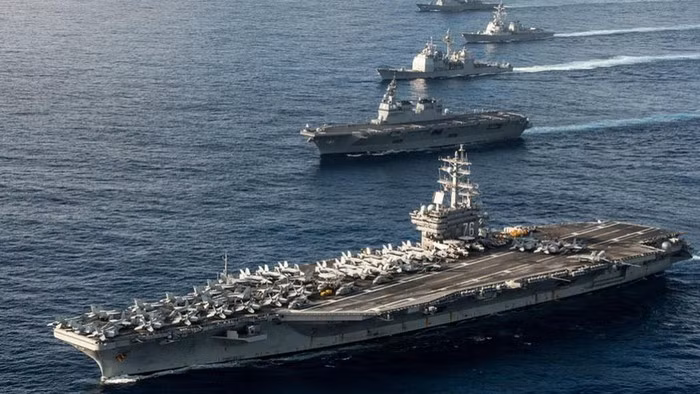 Đội tàu hộ tống trong biên đội của tàu sân bay USS Theodore Roosevelt thuộc Biên đội tàu khu trục số 23, bao gồm một tuần dương hạm lớp Ticonderoga - lớp tuần dương hạm duy nhất Mỹ đang sử dụng. Tất cả tàu hộ tống đều được trang bị tên lửa dẫn đường, với mỗi tàu mang theo gần 100 tên lửa.