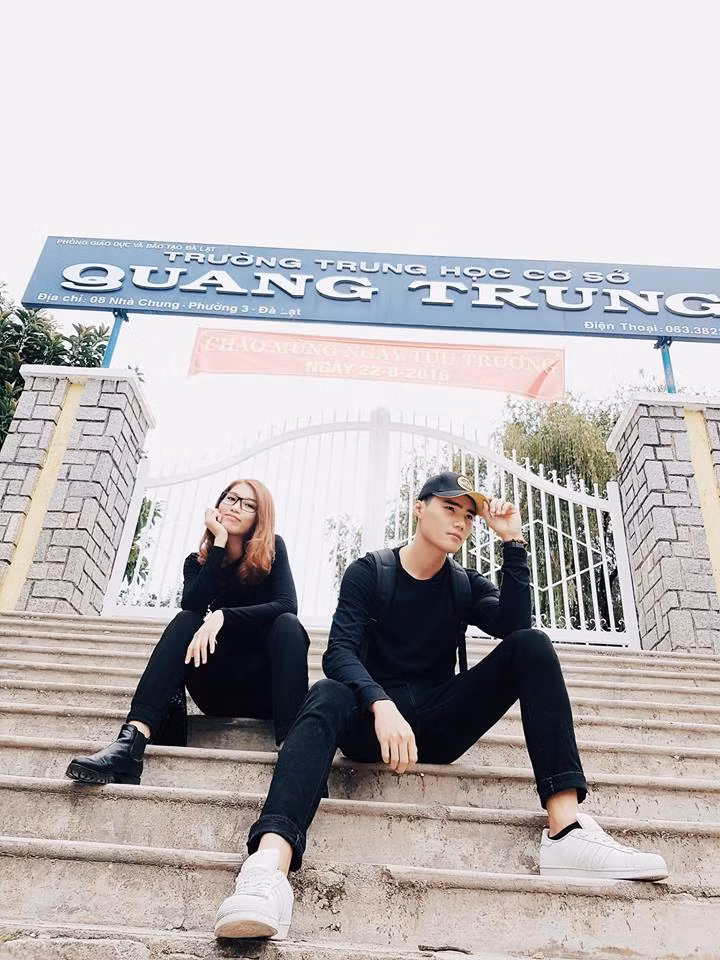 Cặp đôi thường chọn trang phục giống nhau trong mỗi chuyến đi chơi, dạo phố.