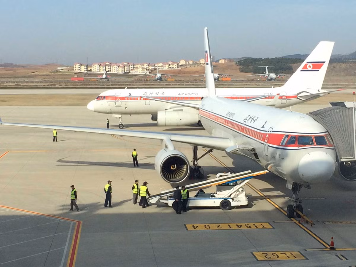 Hình ảnh sân bay, nơi phi cơ đưa đoàn khách du lịch nước ngoài tới Bình Nhưỡng dưới ống kính của Drew Binsky.