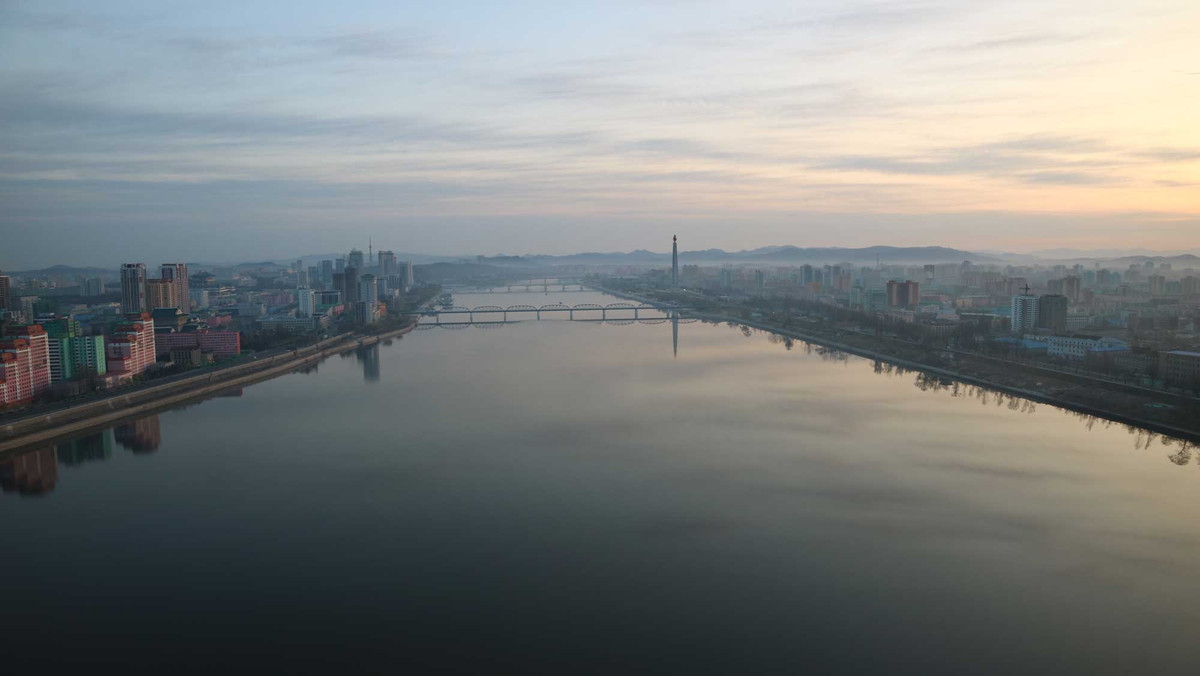 Cảnh thành phố Bình Nhưỡng nhìn từ khách sạn nằm ở phía sông Đại Đồng.