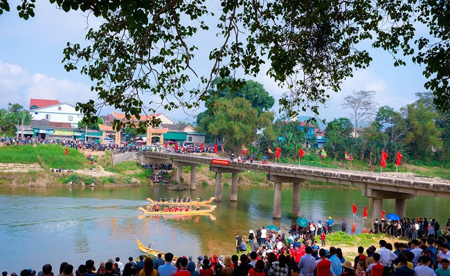 Như nhiều lễ hội khác, lễ hội Hải Thượng Lãn Ông Lê Hữu Trác bao gồm 2 phần: phần lễ và phần hội. Phần lễ diễn ra vào ngày 13 và 14 tháng Giêng hằng năm với lễ dâng hương tại khu mộ, nhà thờ; lễ rước từ khu mộ về nhà thờ; lễ cầu an, cầu sức khỏe tại chùa Tượng Sơn. Bên cạnh phần lễ là phần hội, gồm nhiều trò chơi dân gian, hội thi như: đua thuyền trên sông Ngàn Phố, tổ chức giải Việt giã leo núi, vật tay, gói bánh chưng...