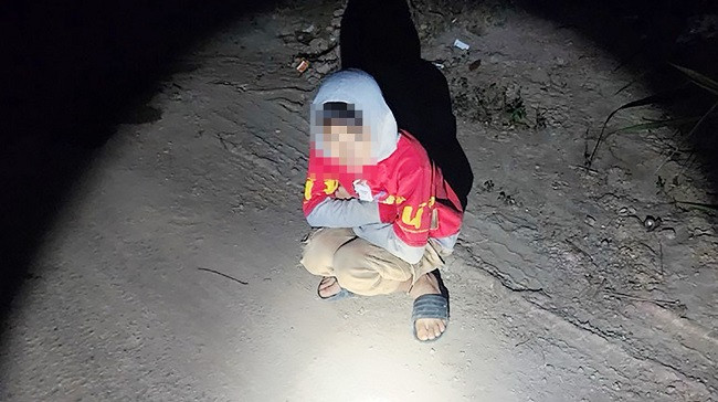 CSGT Nghệ An giúp đỡ bé trai bị lạc lúc nửa đêm CSGT Nghe An giup do be trai bi lac luc nua dem