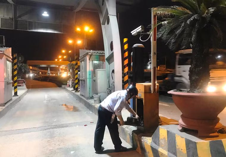 ... chính thức tạm ngưng thu phí qua trạm thu phí Xa lộ Hà Nội theo chỉ đạo của UBND TP.HCM. 