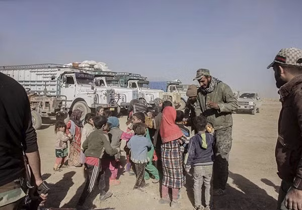 Dan chung Iraq dua nhau tro ve nha sau giai phong-Hinh-6