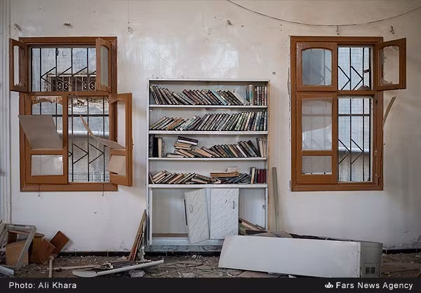 Bên trong một ngôi nhà bị hư hại trong các cuộc giao tranh.