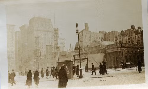  Đường phố New York (Mỹ) đông đúc người qua lại trong bức ảnh chụp năm 1919.