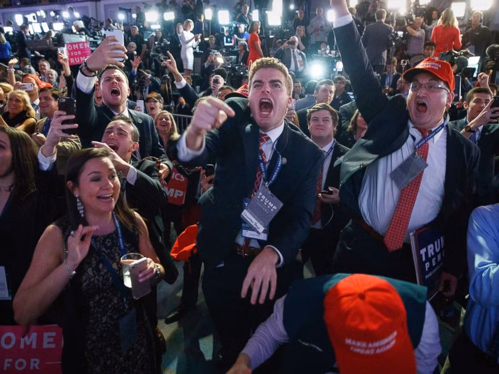 Những người ủng hộ vui mừng trước chiến thắng của ông Trump tại khách sạn Hilton Midtown. Ảnh: Getty.