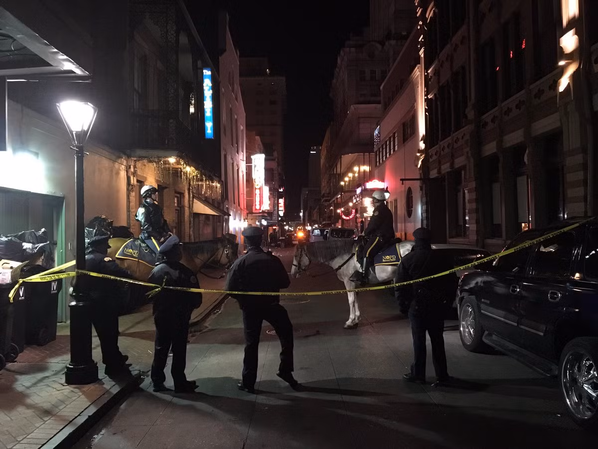 Hien truong xa sung kinh hoang o My, 10 nguoi thuong vong-Hinh-6