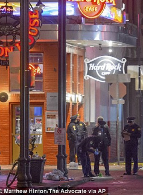 Hien truong xa sung kinh hoang o My, 10 nguoi thuong vong-Hinh-8