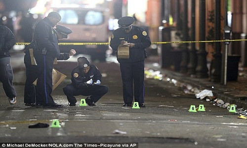 Hien truong xa sung kinh hoang o My, 10 nguoi thuong vong-Hinh-7