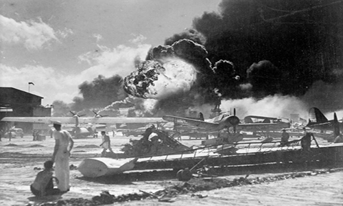 Bức ảnh chụp lại vụ tấn công Trân Châu Cảng ở Mỹ hồi tháng 12/1941.