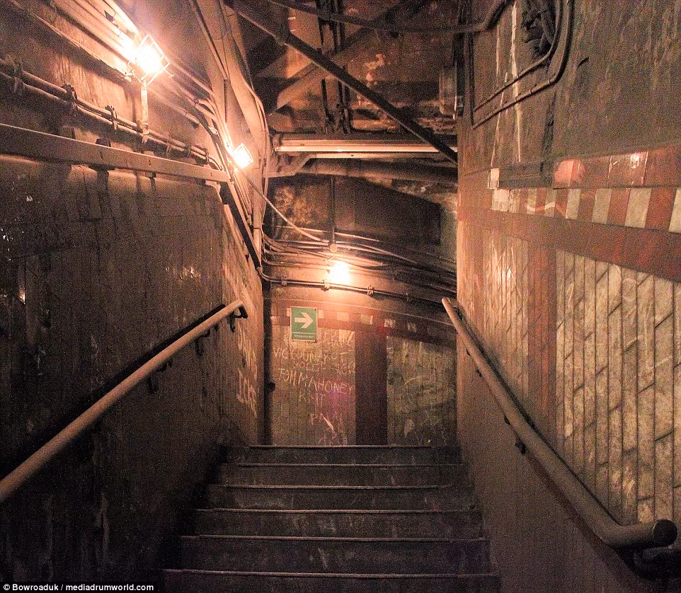 Nhà ga tàu điện ngầm York Road được mở cửa vào năm 1906 nhưng đến năm 1932 thì bị đóng cửa do không có nhiều hành khách.