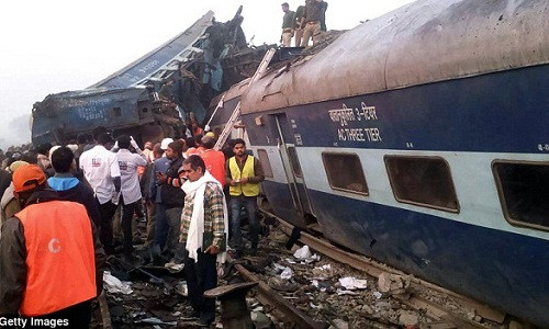 Theo RT, đến thời điểm hiện tại đã có hơn 100 hành khách thiệt mạng và 150 người khác bị thương trong vụ tai nạn tàu hỏa thảm khốc ở Ấn Độ. Ảnh: Getty Images.