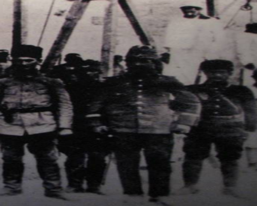 Một số bác sĩ Armenia bị treo cổ tại Quảng trường Aleppo năm 1916.