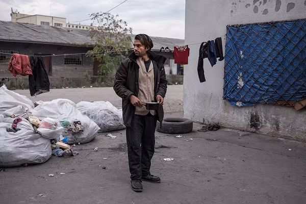 Được biết, ngay cả khi các cửa khẩu biên giới bị đóng cửa, ước tính khoảng 200 đến 300 người tị nạn vẫn đến Serbia mỗi ngày.