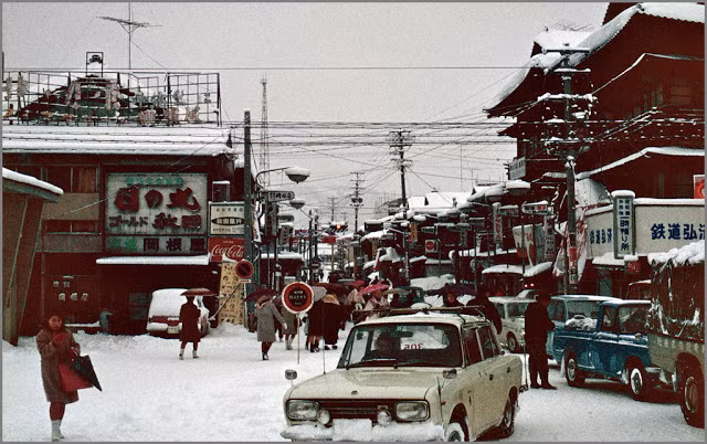 Khu vực nhà ga Omagari ở Akita vẫn nhộn nhịp dù tiết trời giá lạnh.