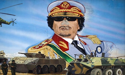 Muammar Gaddafi đã được cha cho đi học trong một ngôi trường tôn giáo ở thành phố Sirte, Libya, và là một học sinh xuất sắc. Chắc hẳn ít ai ngờ rằng, Gaddafi từng bị bắt nạt trong trường.