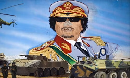 Muammar Gaddafi đã được cha cho đi học trong một ngôi trường tôn giáo ở thành phố Sirte, Libya, và là một học sinh xuất sắc. Chắc hẳn ít ai ngờ rằng, Gaddafi từng bị bắt nạt trong trường.
