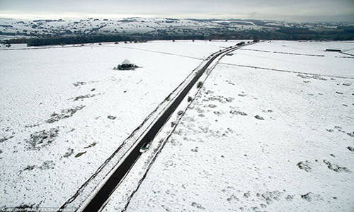 Một con đường gần Appleby, Cumbria (Anh) trong đợt tuyết rơi đầu mùa. Ảnh: Shutterstock.