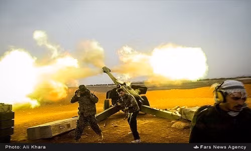 Các lực lượng quân đội Syria giao tranh ác liệt với nhóm phiến quân ở khu vực ngoại ô phía tây nam thành phố Aleppo hôm 4/11.