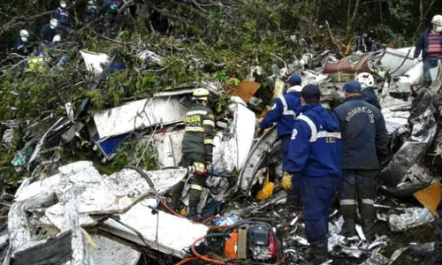 Tim thay hop den may bay roi o Colombia