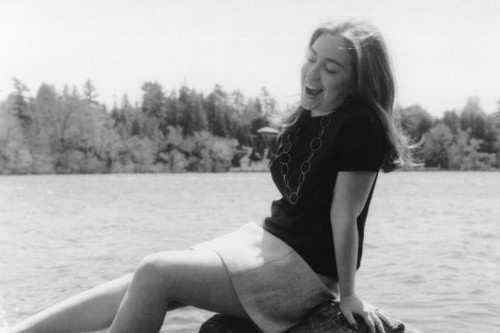 Bà Clinton từng xin gia nhập Thủy quân lục chiến Mỹ vào năm 1973 khi mới 26 tuổi nhưng đã bị từ chối.