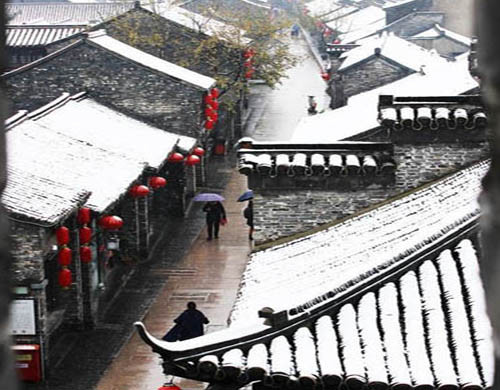 Đường phố Đông Hoản, Dương Châu, tỉnh Giang Tô, vắng bóng người qua lại hôm 23/11.