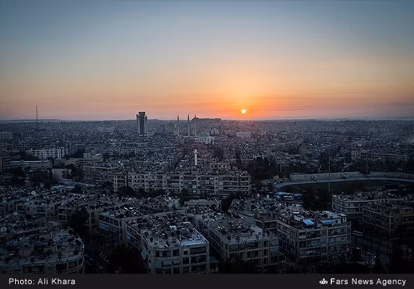 Quang cảnh thành phố Aleppo lúc bình minh.