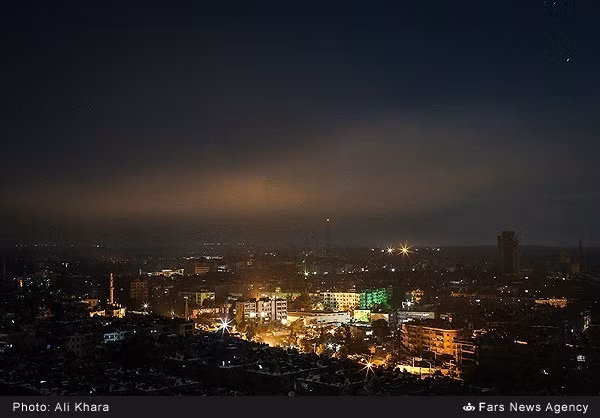 Thành phố Aleppo sáng ánh đèn vào ban đêm.