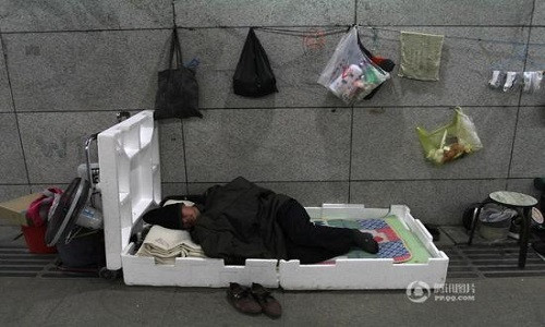 Đa số những người dân vô gia cư này được cho là đến từ các tỉnh khác, trong đó có Hắc Long Giang và Sơn Đông. Ảnh: Sina.