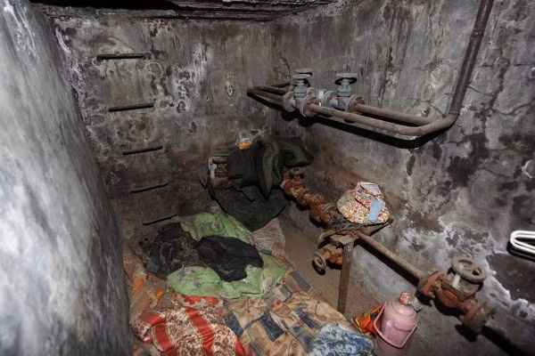 Cống ngầm như thế này cũng từng là nơi ở của người vô gia cư ở Bắc Kinh, Trung Quốc. Ảnh: Chinanews.