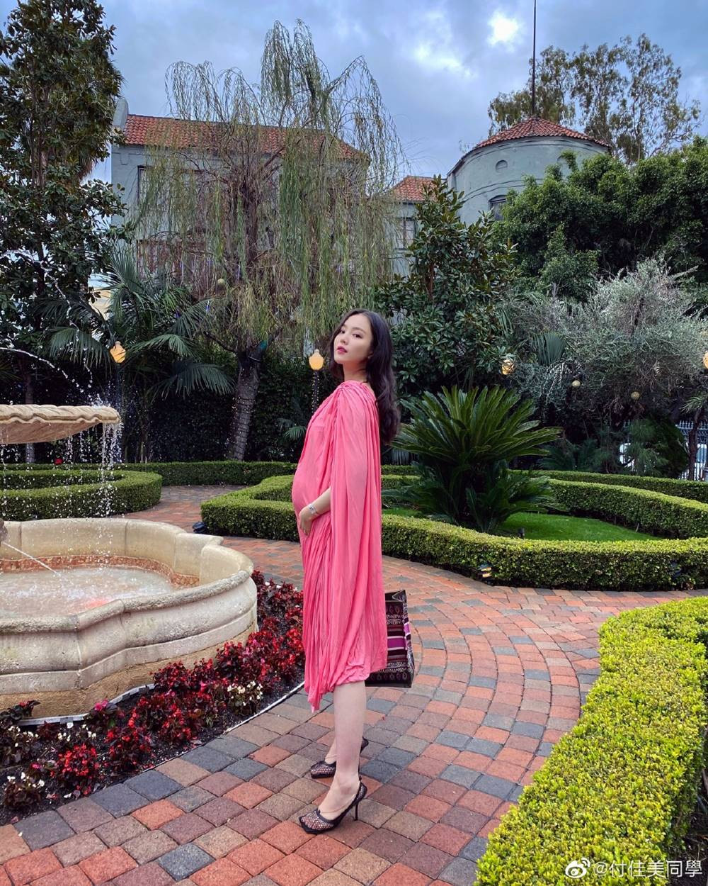 So với những hình ảnh trước đây, hiện tại Phó Giai Mỹ vẫn có hình thể ấn tượng với vẻ đẹp mang nhiều nét mặn mà hơn trước.