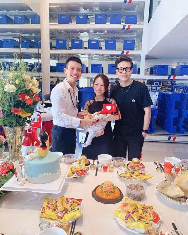 Đồng thời, cô cho hay bản thân rất bận rộn nên không có thời gian để đôi co, giải thích với từng người về chuyện cá nhân của mình: "Không rảnh đón drama, không rảnh giải thích, tốn thời gian lắm. Nếu soi cuộc sống của người khác mà làm bạn thấy vui hơn, thoả mãn hơn thì cứ làm...”.