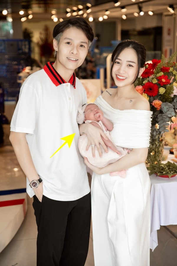 Bên cạnh đó, Joyce Phạm cũng khá gay gắt khi cho rằng, mọi người không nên đưa ra những lời phát xét về người khác, nhất là trẻ nhỏ vô tội.